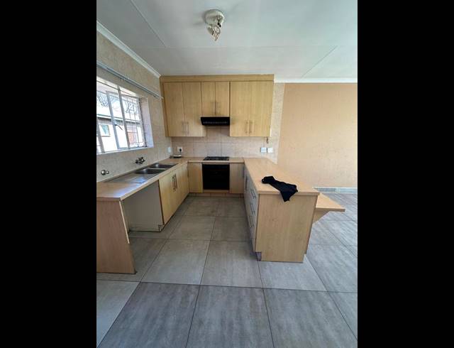 25 BEDROOM APARTMENT FOR SALE IN SELECTION PARK
